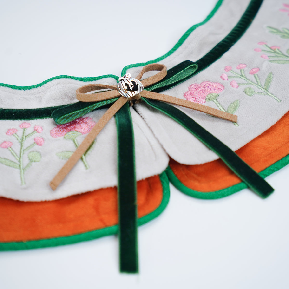 Witch's Alchemist Lab (1-Meadow Bloom) | Pet Neckwear